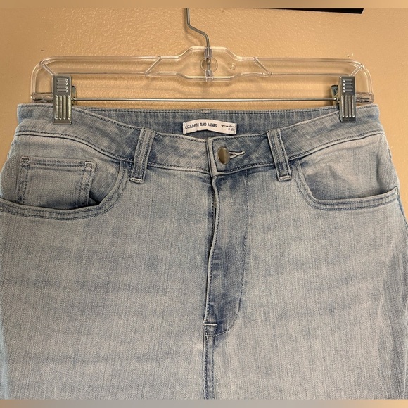 Elizabeth and James Women’s High Rise Flare Light Wash Jeans Size 8 Waist 29 - Picture 3 of 6
